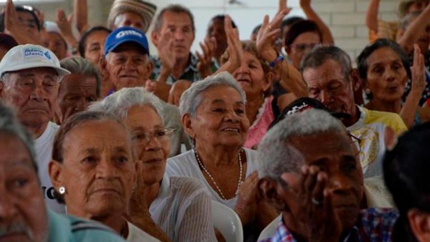 Mayores de 70 años ganan tutela y podrán salir a ejercitarse en Colombia.