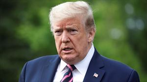 Trump sugiere postergar las elecciones por riesgo de fraude.