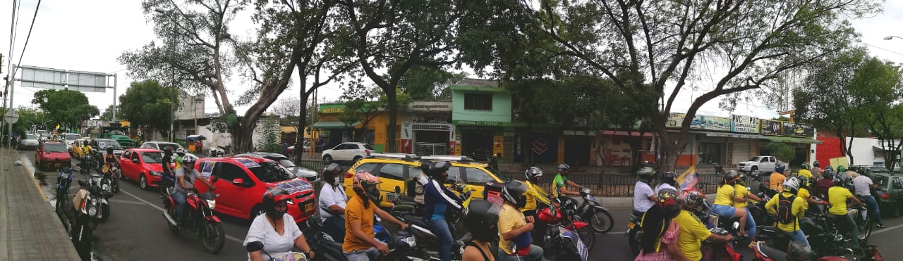 Caravana de apoyo a Álvaro Uribe en Neiva.