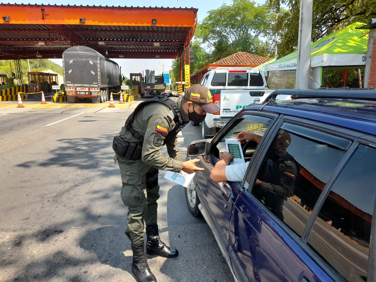 Gaula realiza jornada de prevención dirigida a los visitantes que llegan a Neiva.