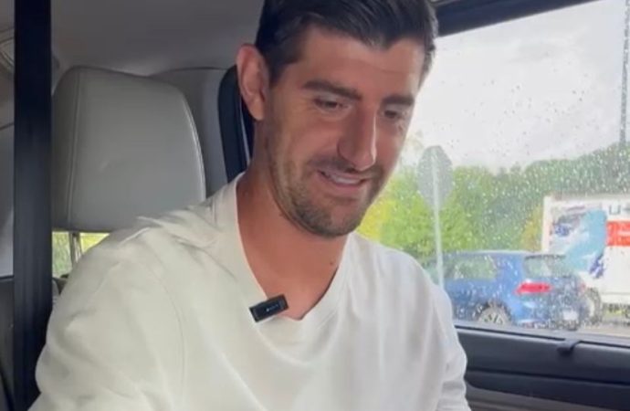 Conocer a Courtois, el arquero del Real Madrid y que te firme los guantes… no tiene precio.